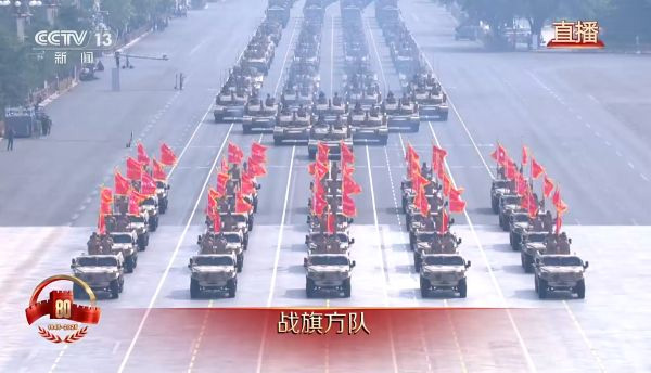 從創(chuàng)新躍向引領(lǐng) “九三閱兵”軍車彰顯強(qiáng)大底氣(給新建)447.jpg