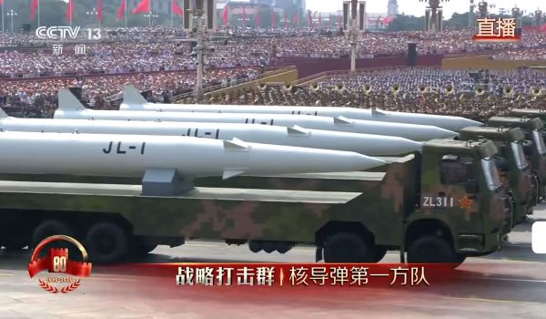 從創(chuàng)新躍向引領(lǐng) “九三閱兵”軍車彰顯強(qiáng)大底氣(給新建)1780.jpg