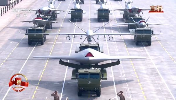 從創(chuàng)新躍向引領(lǐng) “九三閱兵”軍車彰顯強(qiáng)大底氣(給新建)1052.jpg