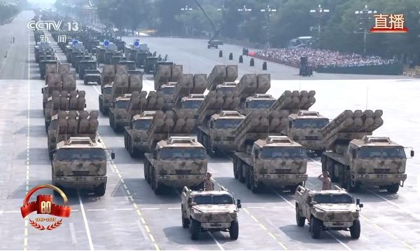 從創(chuàng)新躍向引領(lǐng) “九三閱兵”軍車彰顯強(qiáng)大底氣(給新建)2156.jpg