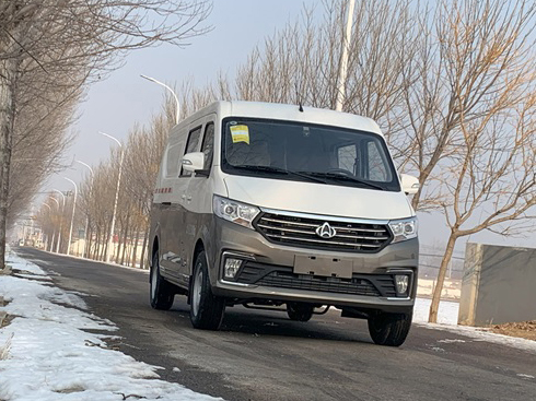 大空間 強(qiáng)動(dòng)力 長(zhǎng)安跨越星V5城配先鋒