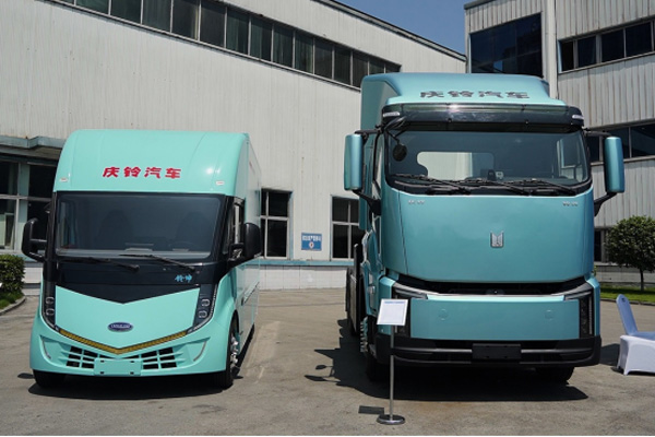 從合資典范到自主創(chuàng)新:慶鈴汽車創(chuàng)新發(fā)展大會(huì)在渝舉行 多技術(shù)路徑新品重磅發(fā)布(給企業(yè)審)(2)1684.jpg