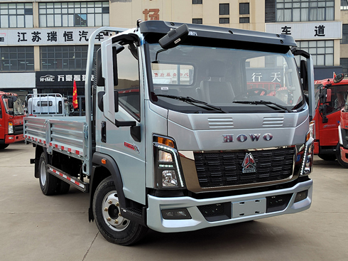 高端輕卡領(lǐng)航者 重汽豪沃統(tǒng)帥實(shí)拍解析