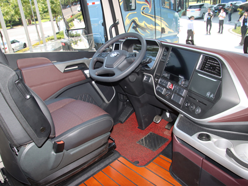 6款高端重卡 “最美內(nèi)飾”是哪一款