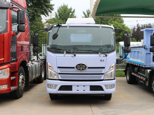 外觀辨識度高 內飾顯檔次 實拍解放領途純電動自卸車